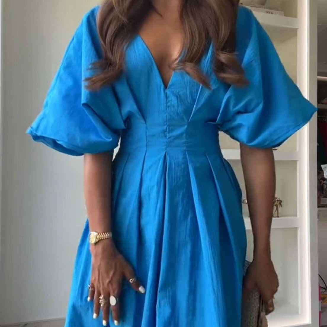 Elegant langry blue satin V-neck pleated fashion dress with bell sleeves