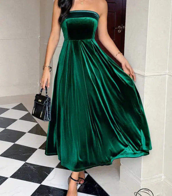 Elegant green velvet langry fashion tube top maxi dress with pleated skirt and black heels