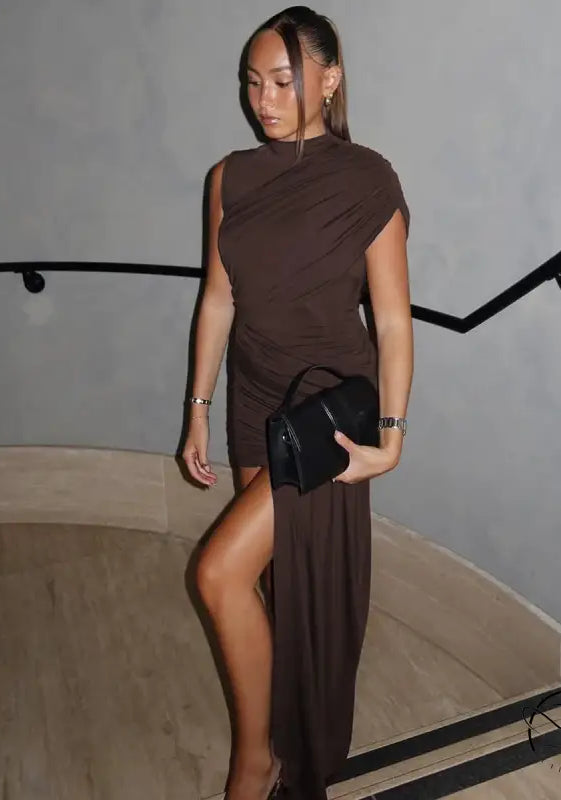 Beautiful slim pleated hip dress in brown draped style