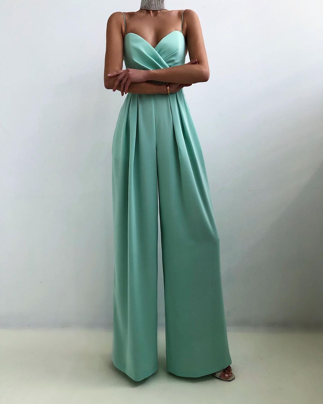 Mint green strapless jumpsuit with pleated wide-leg pants for modern fashion ملابس