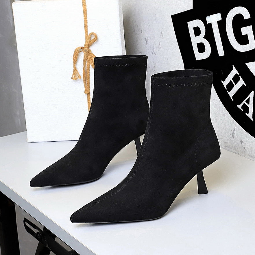 Langry fashion black suede ankle boots with pointed toes and low heels