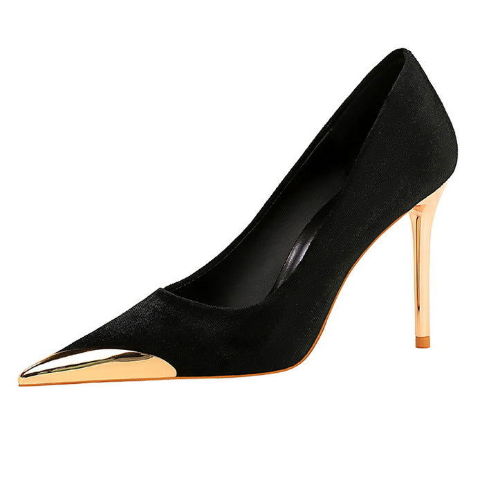 Black suede pump with gold pointed toe cap and stiletto heel for Luxury fashion ملابس