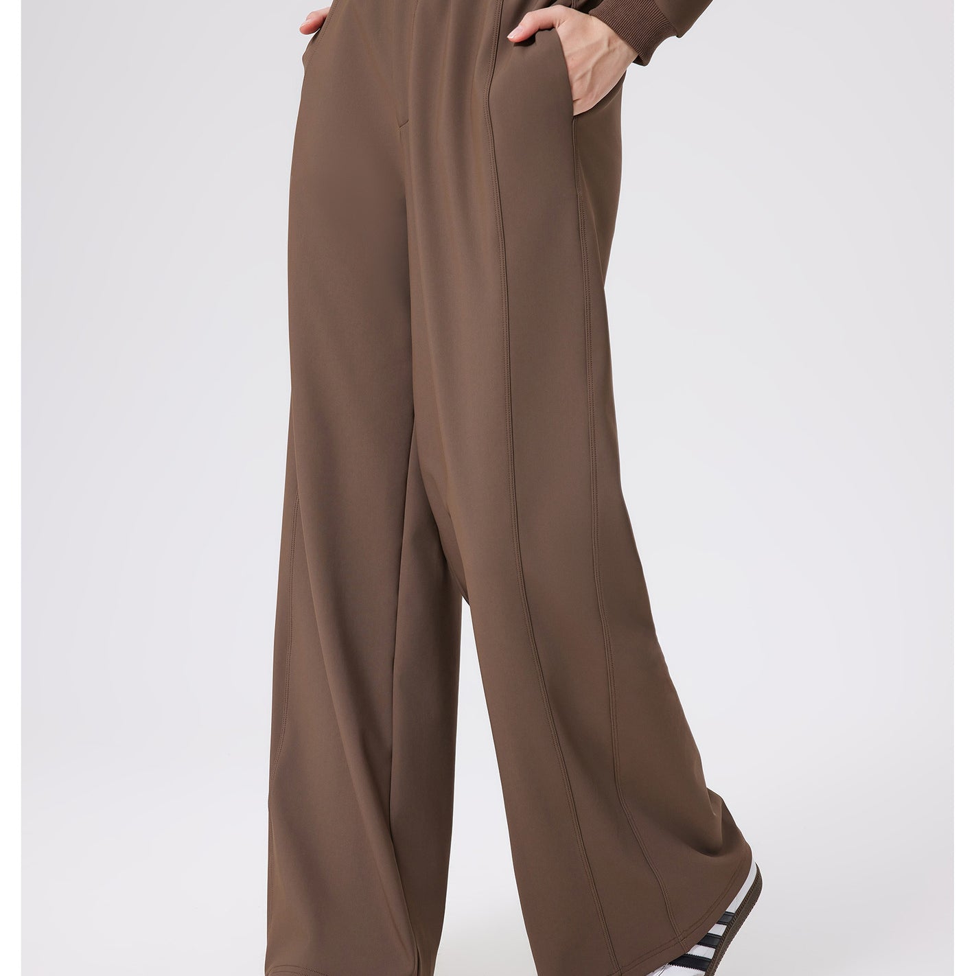 Brown loose fitness warm pants with elastic waistband and pockets