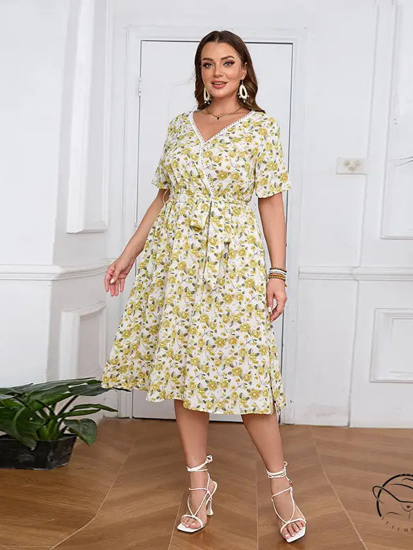 Boho lace floral dress with V-neck and short sleeves