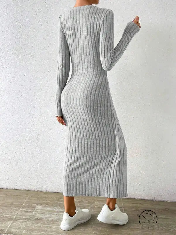 Warm ribbed gray maxi dress with fitted silhouette and long sleeves