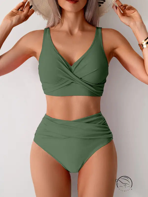 Gorgeous split swimsuit in green two-piece style