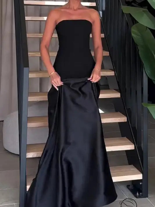 Elegant sleeveless black satin dress in Langry fashion