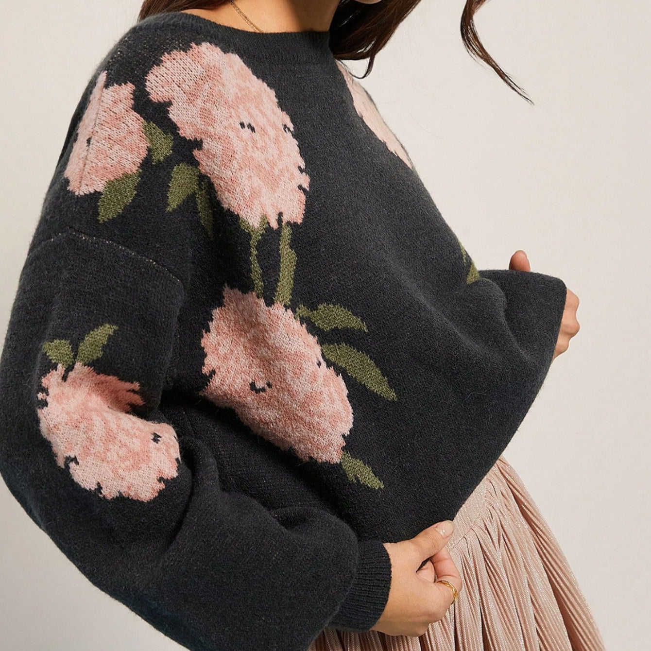 Langry fashion black floral round neck loose knitwear with pink flowers