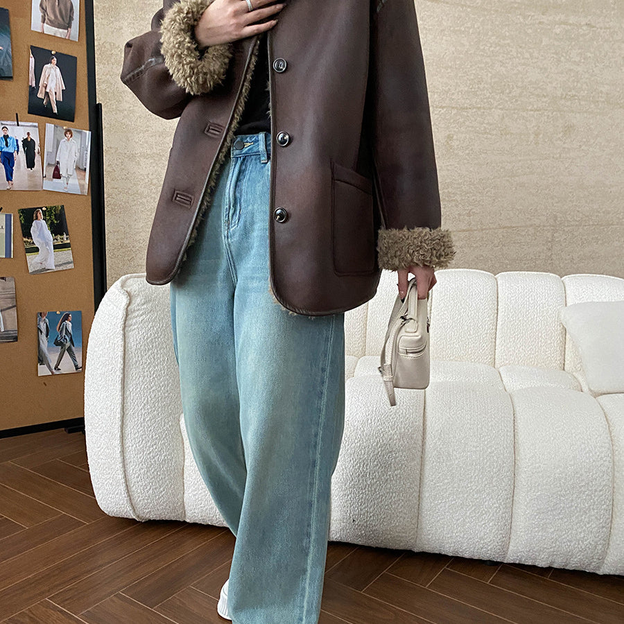 Brown shearling-trimmed jacket with light blue jeans and white sneakers in fashion ملابس