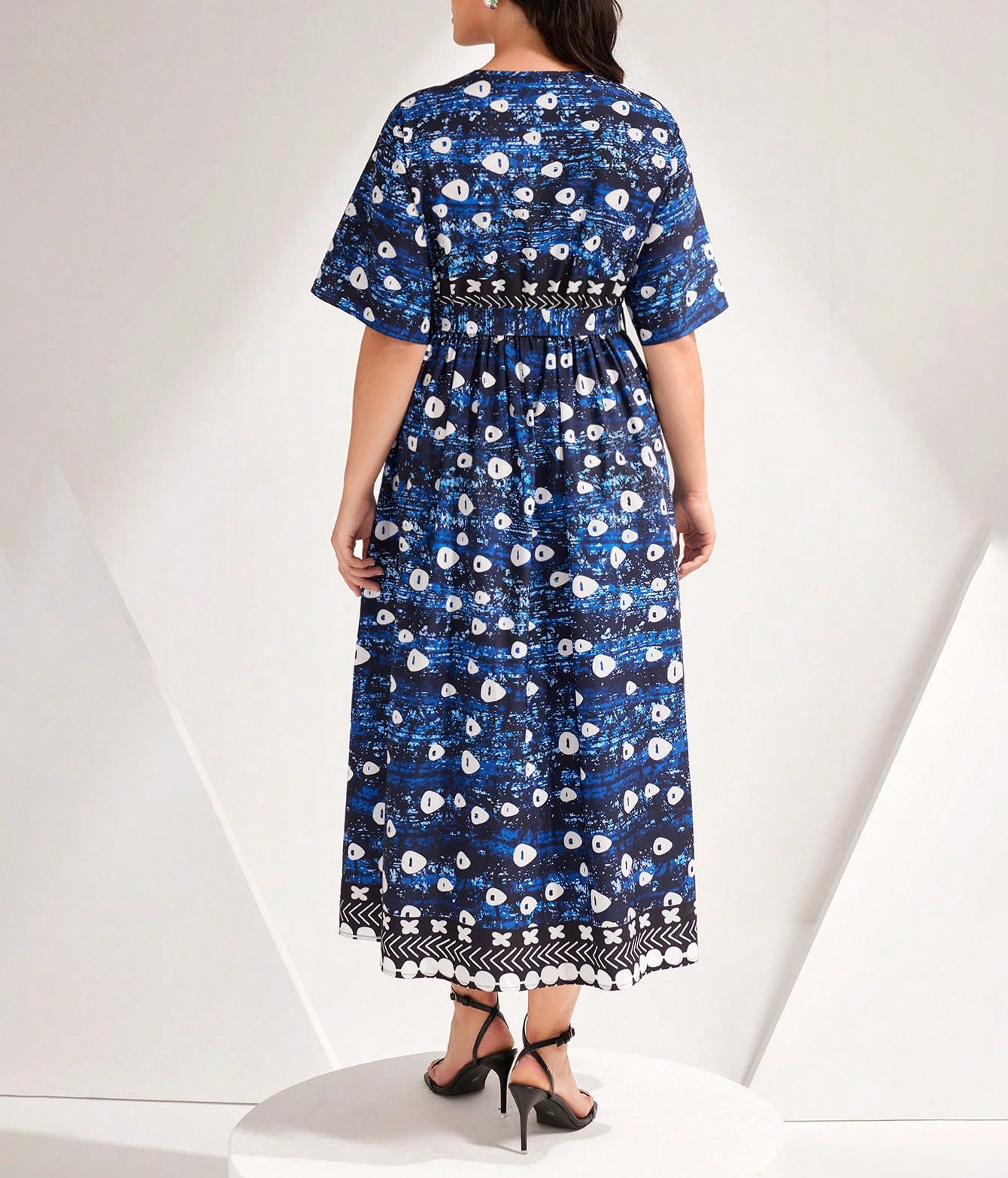 Elegant blue patterned maxi dress from Langry, perfect for stylish fashion choices