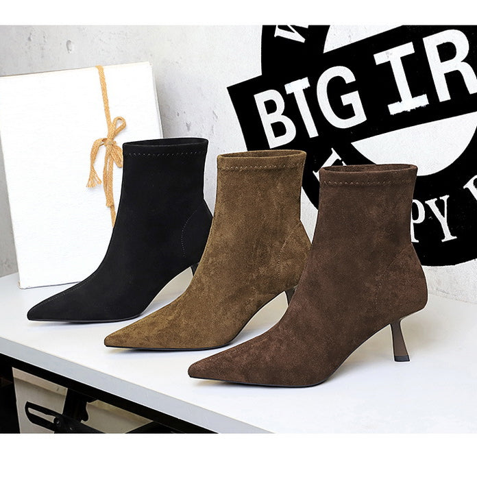 Langry fashion black suede ankle boots with pointed toes and low heels