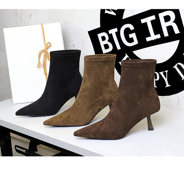 Langry fashion black suede ankle boots with pointed toes and low heels