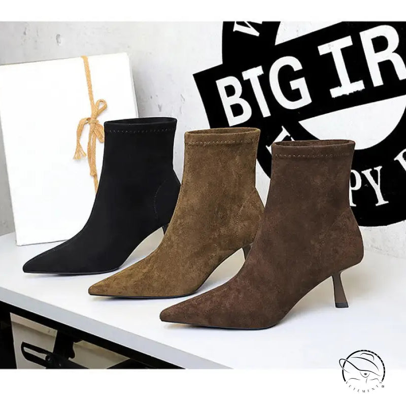 Langry fashion black suede ankle boots with pointed toes and low heels