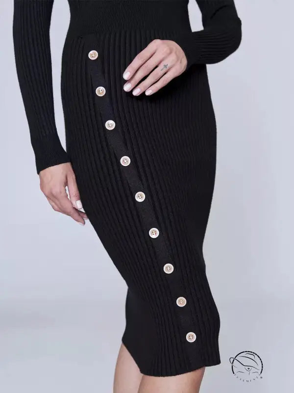 Elegant polo collar black ribbed knitted dress with side buttons