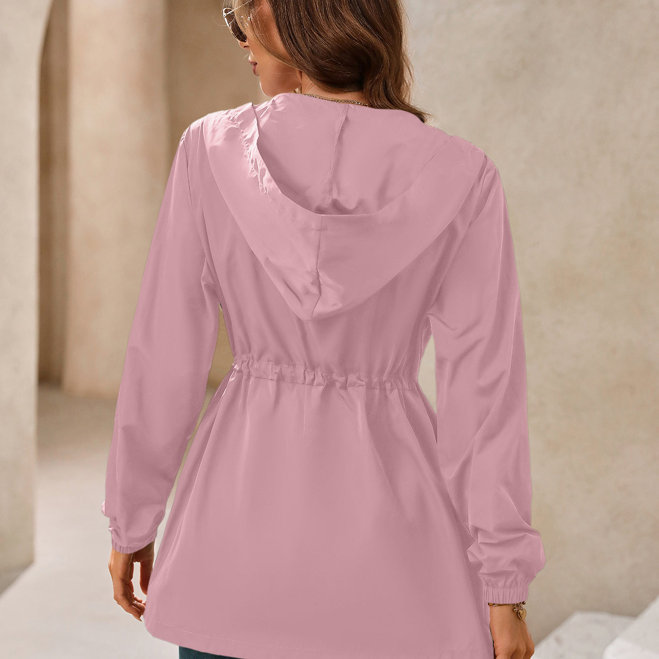 Pink hooded outdoor raincoat with drawstring for women’s mountaineering and sports activities