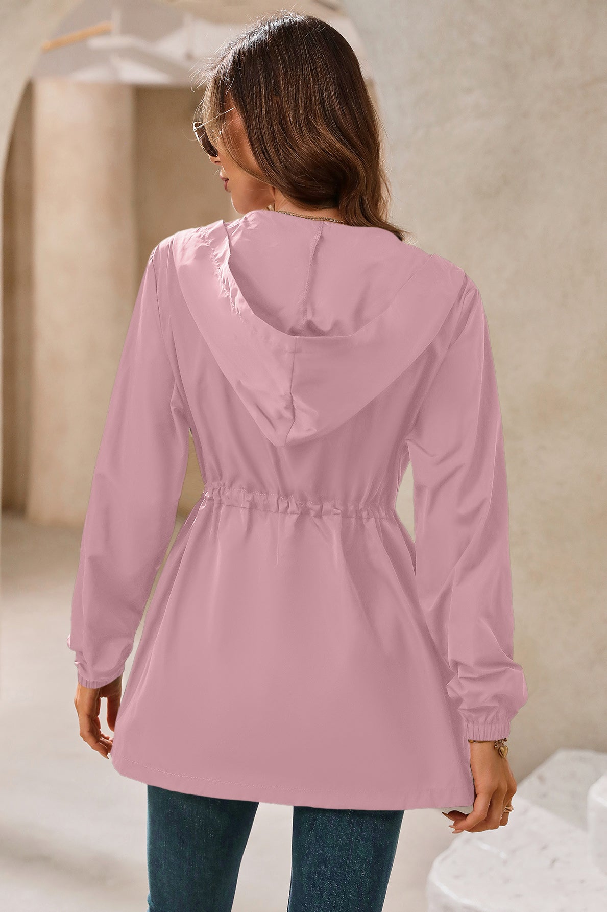 Pink hooded outdoor raincoat with drawstring for women’s mountaineering and sports activities