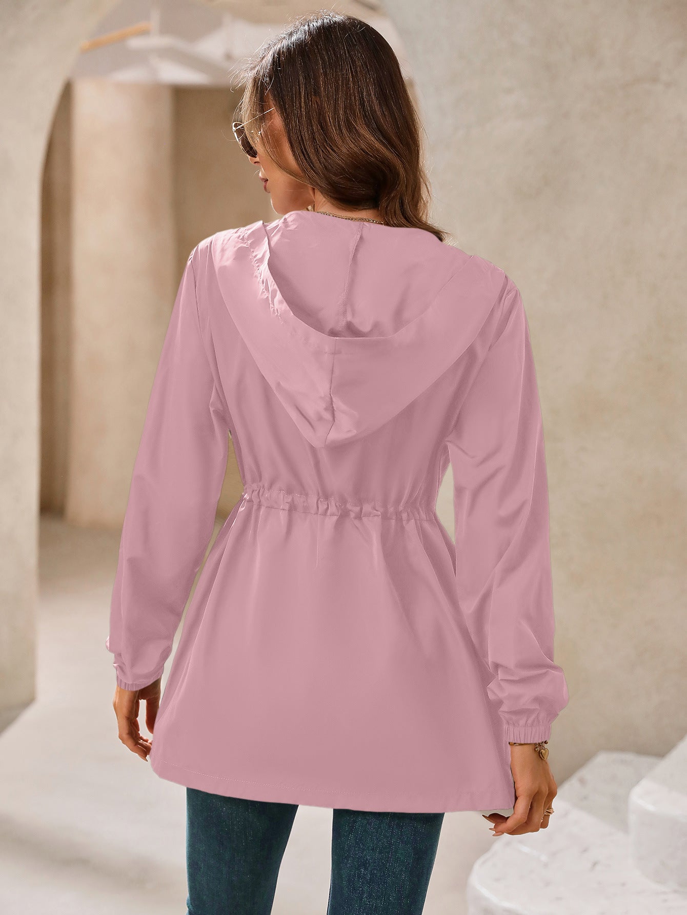 Pink hooded outdoor raincoat with drawstring for women’s mountaineering and sports activities