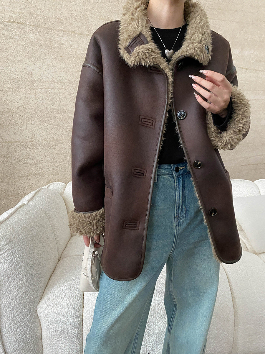 Brown shearling coat with fur trim and button closures for modern fashion ملابس style