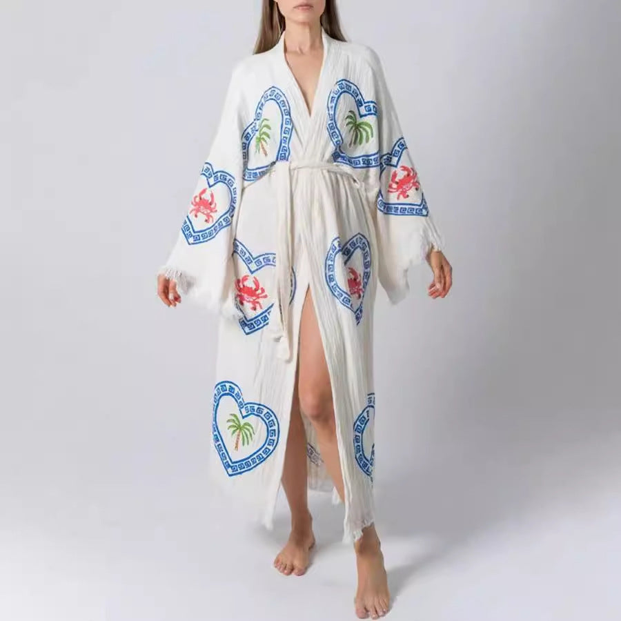 Loose positioning printed coat featuring a white robe with blue heart patterns and tropical motifs
