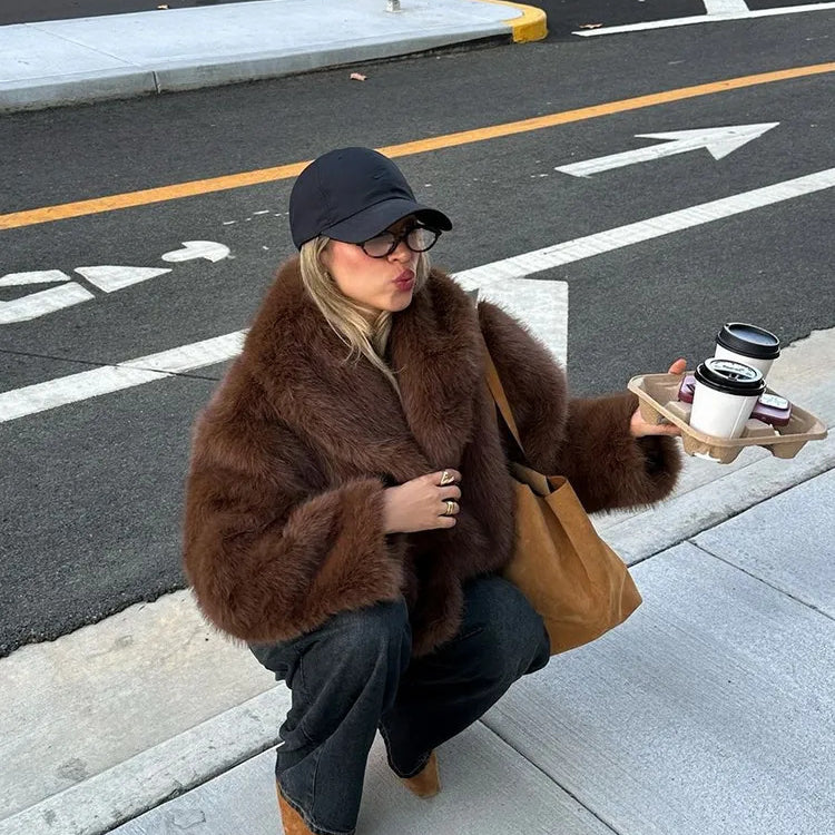 Gorgeous faux fur jacket with oversized sleeves and black baseball cap