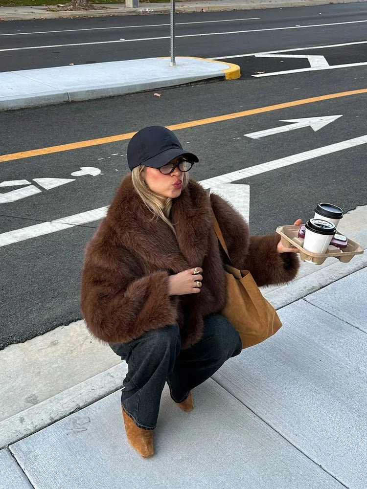 Gorgeous faux fur jacket with oversized sleeves and black baseball cap