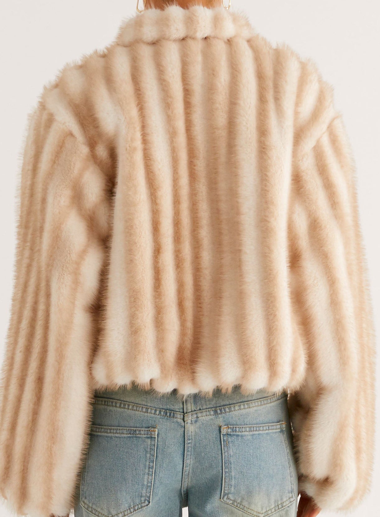 Beige faux fur cropped jacket in Langry fashion with button-down front