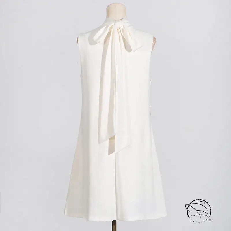 Sleeveless white dress with tie bow and floral design