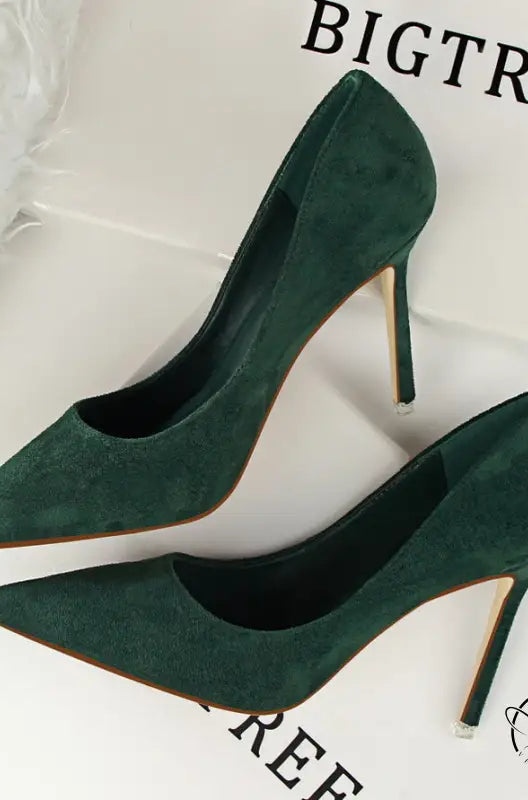 Green suede simple stiletto pumps with pointed toes and gold heels