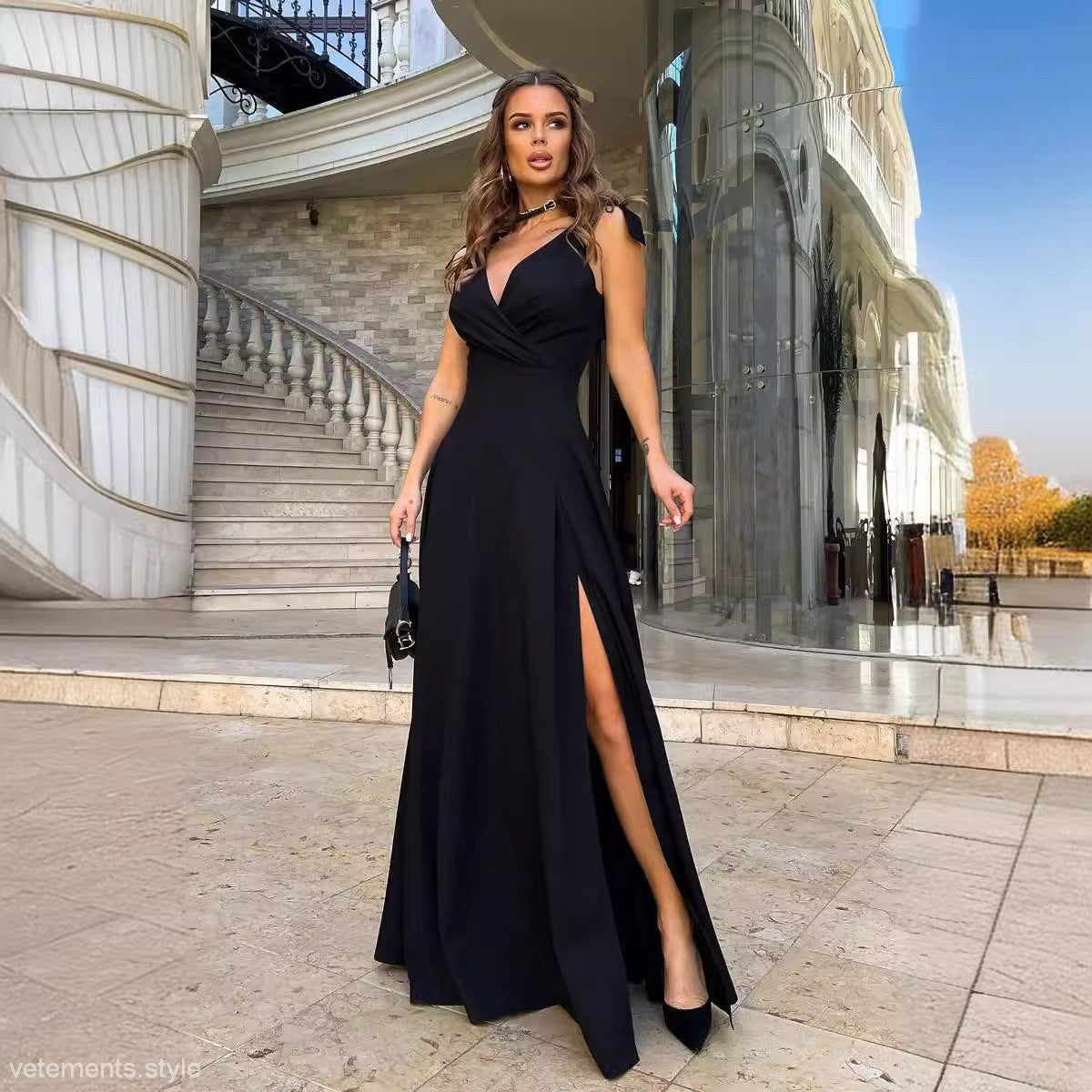 Elegant navy blue lengthened evening dress featuring a black slit design
