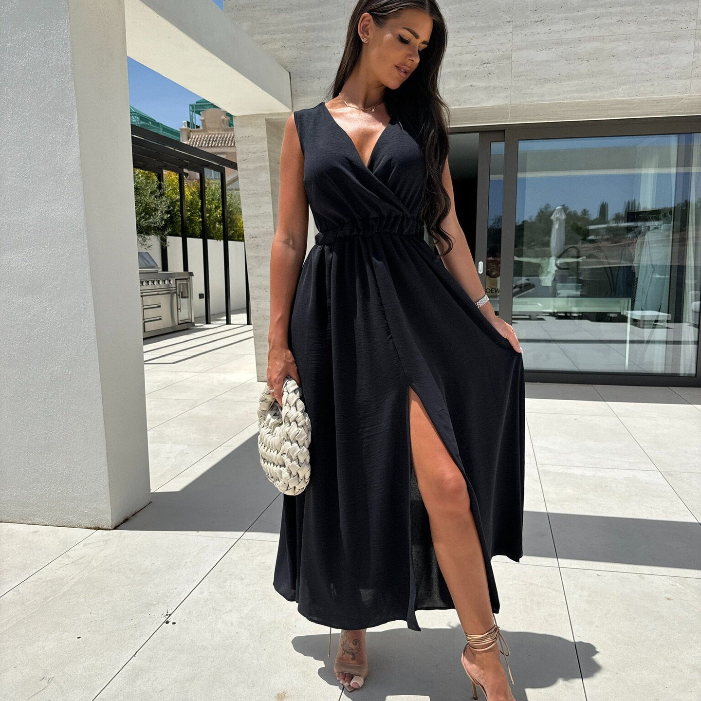 Black sleeveless langry fashion maxi dress with thigh-high slit, perfect for elegant ملابس