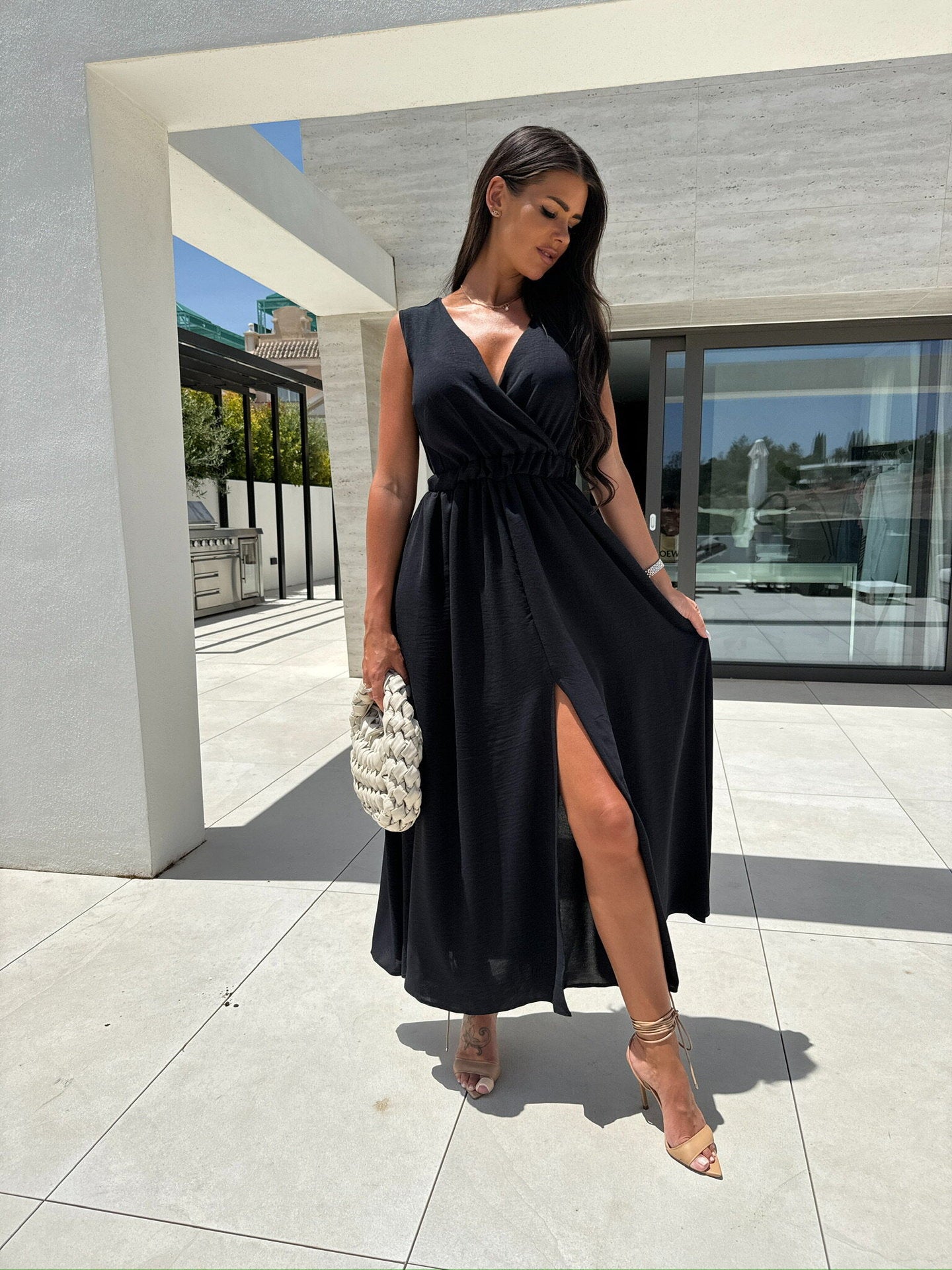 Black sleeveless langry fashion maxi dress with thigh-high slit, perfect for elegant ملابس