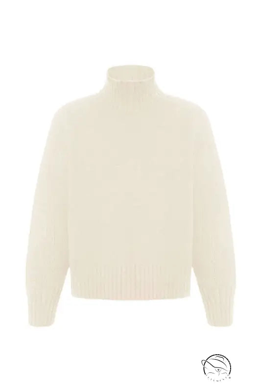 Cream-colored ribbed turtleneck sweater in Langry winter fashion knitwear