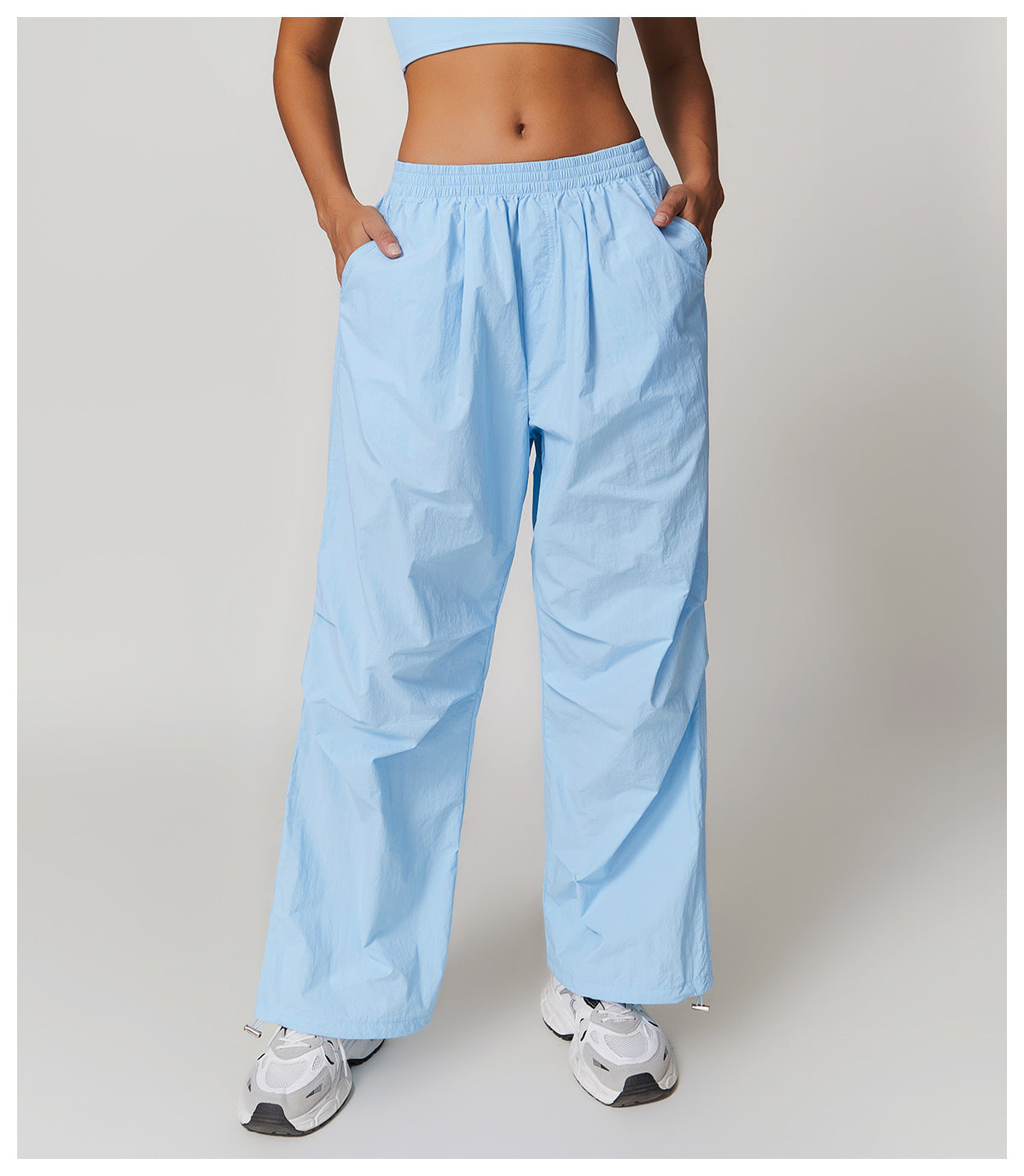 Light blue drawstring pants for casual sports, ideal for fitness and fashion enthusiasts