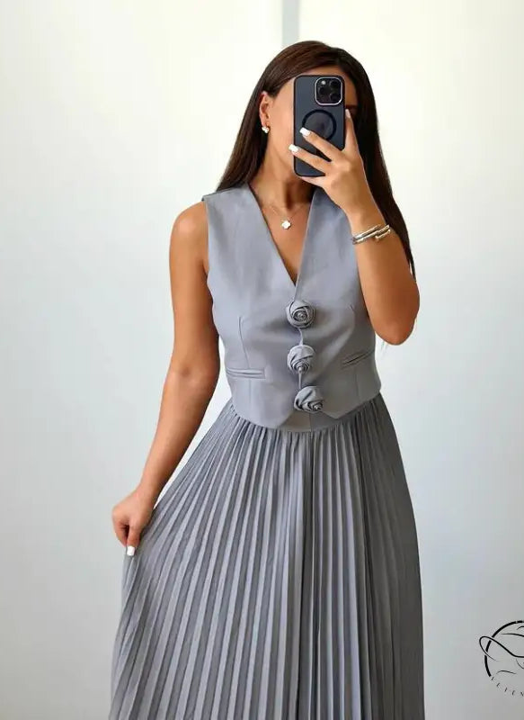 Gray langry fashion sleeveless vest pleated skirt set