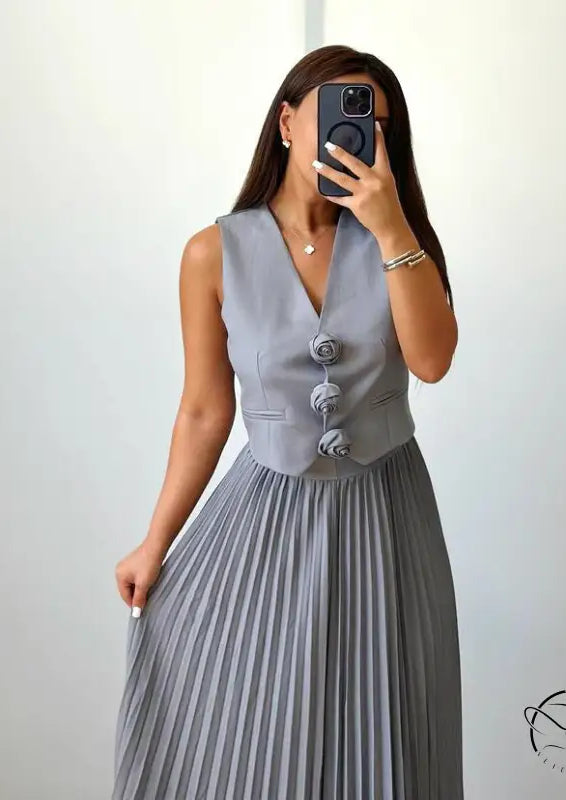 Gray langry fashion sleeveless vest pleated skirt set