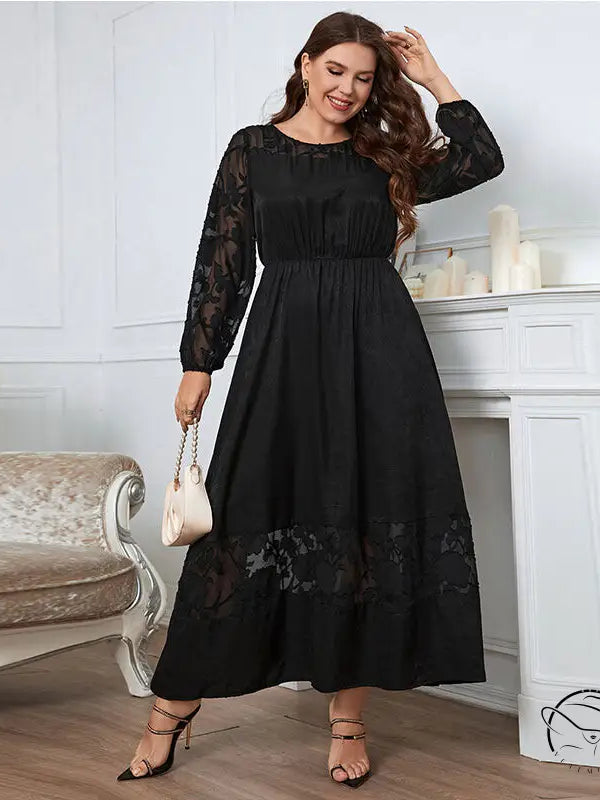 Elegant lace black long-sleeved maxi dress