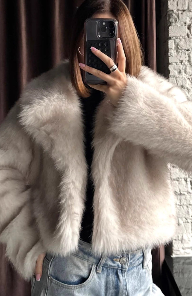 Warm Langry faux fur baggy coat with plush beige texture