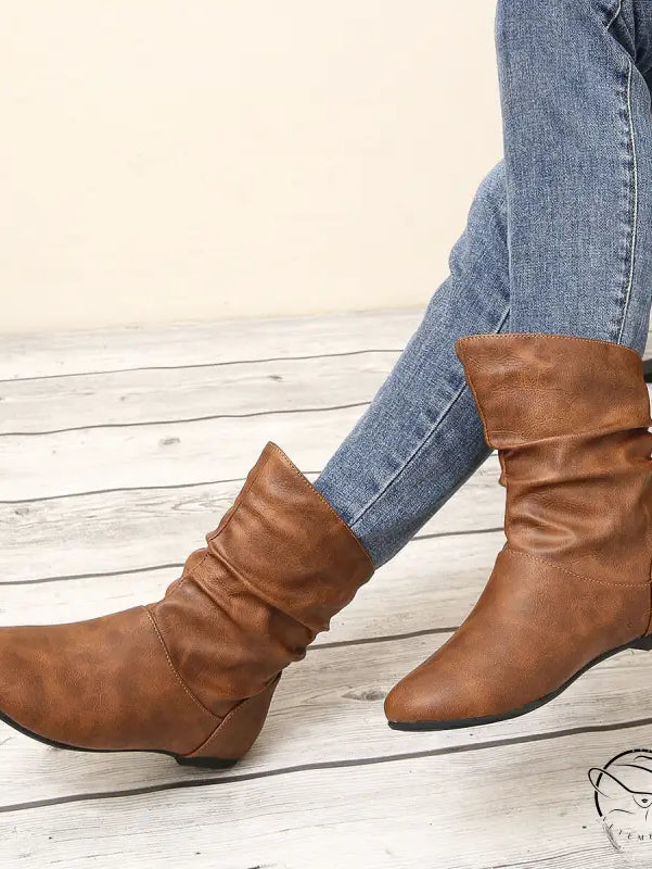 Brown slouch ankle faux leather boots in langry fashion style