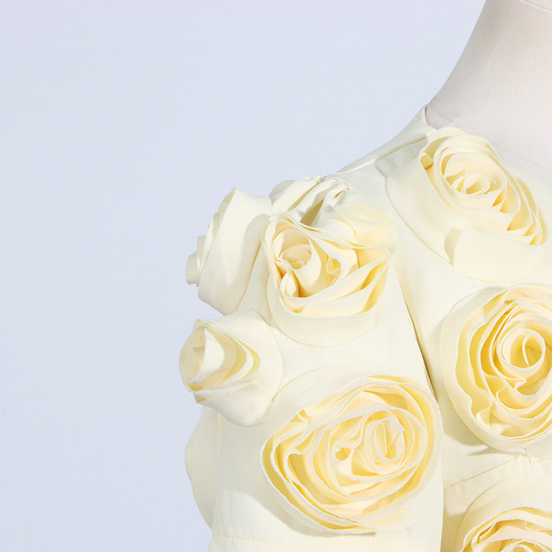 Delicate cream-colored roses adorn the Puff Sleeve Summer Floral Set in elegant fashion