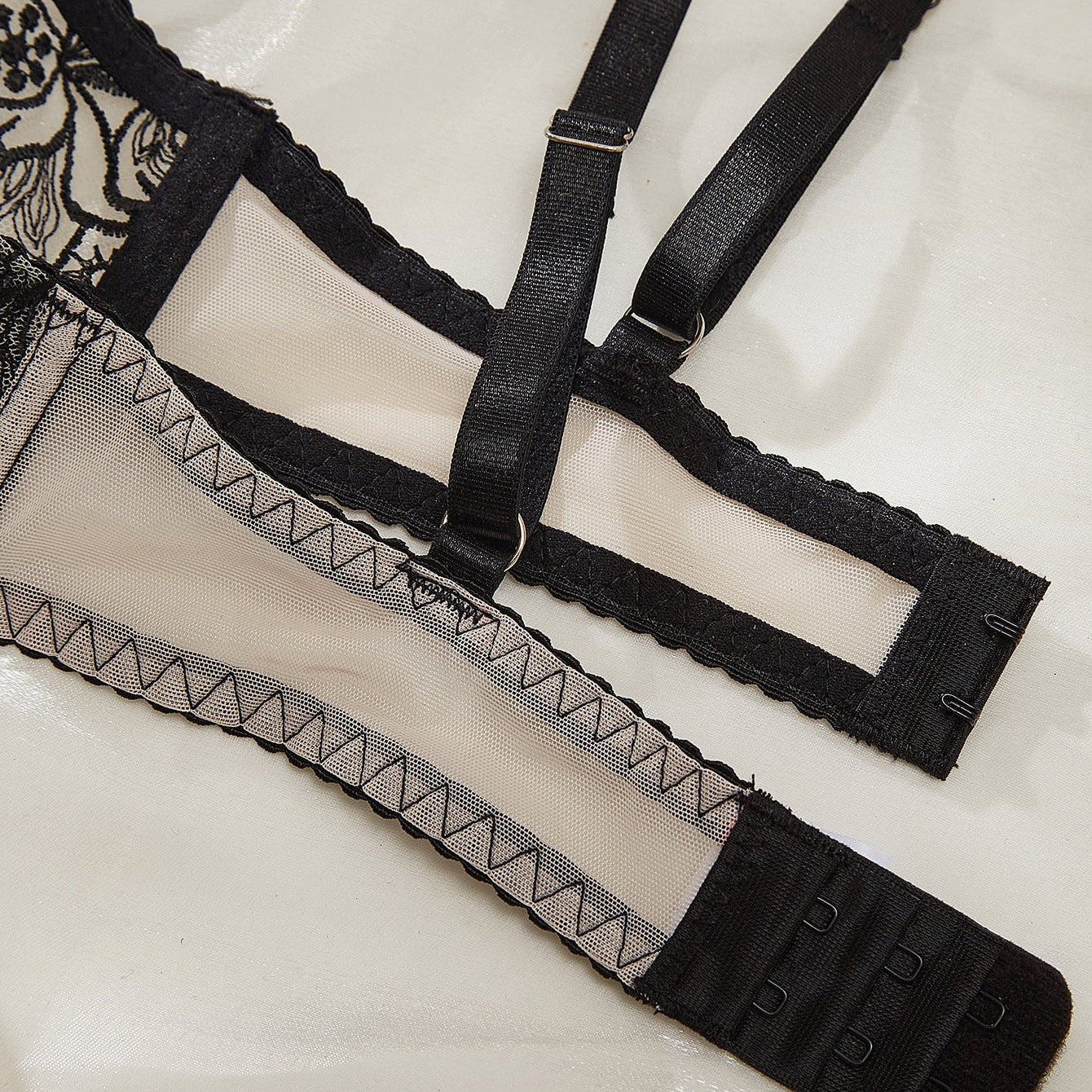 SEXY EMBROIDERY UNDERWEAR TWO PIECE-VETEMENTS