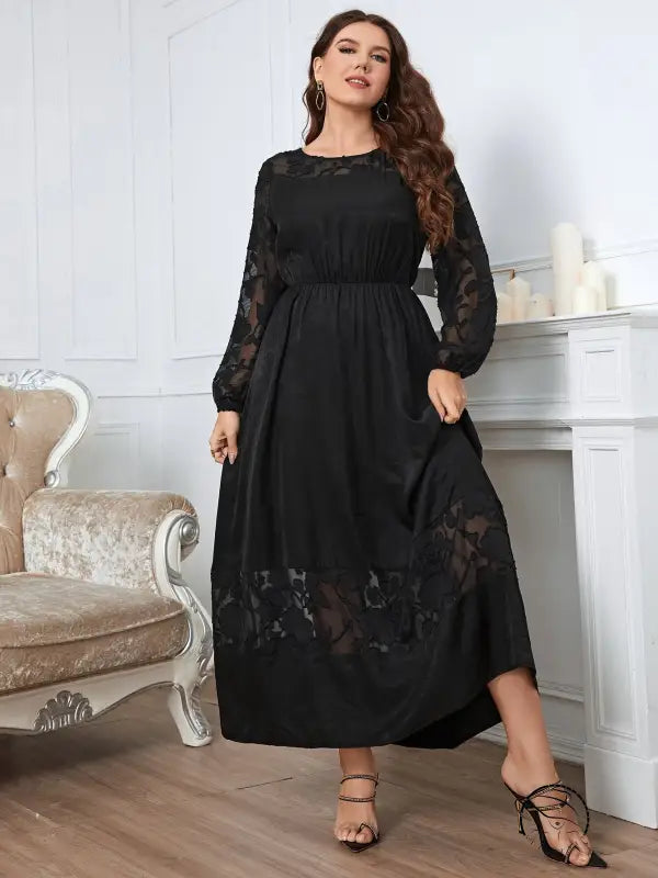 Elegant lace black long-sleeved maxi dress