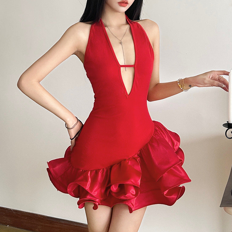 Red halter dress with plunging neckline and ruffled hem for stylish fashion ملابس