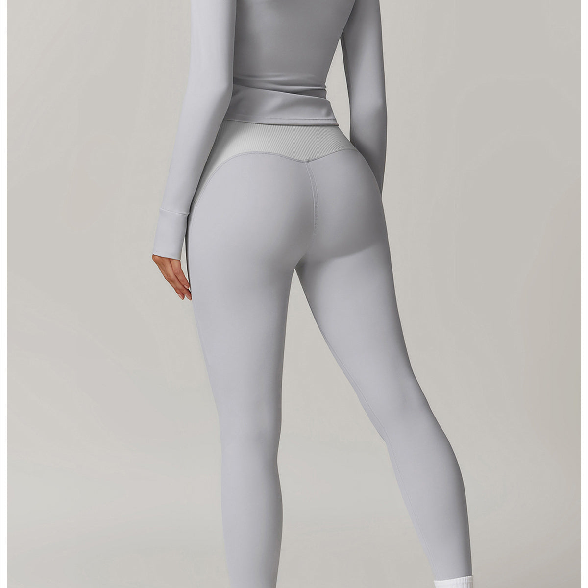 Light gray langry athletic jumpsuit with long sleeves, ideal for fashion and yoga