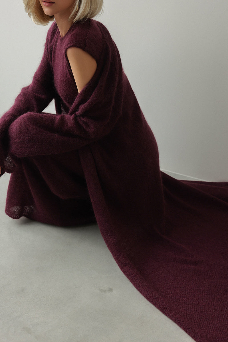 Maroon knitted cardigan sleeveless dress with lace long sleeves and cut-out shoulders