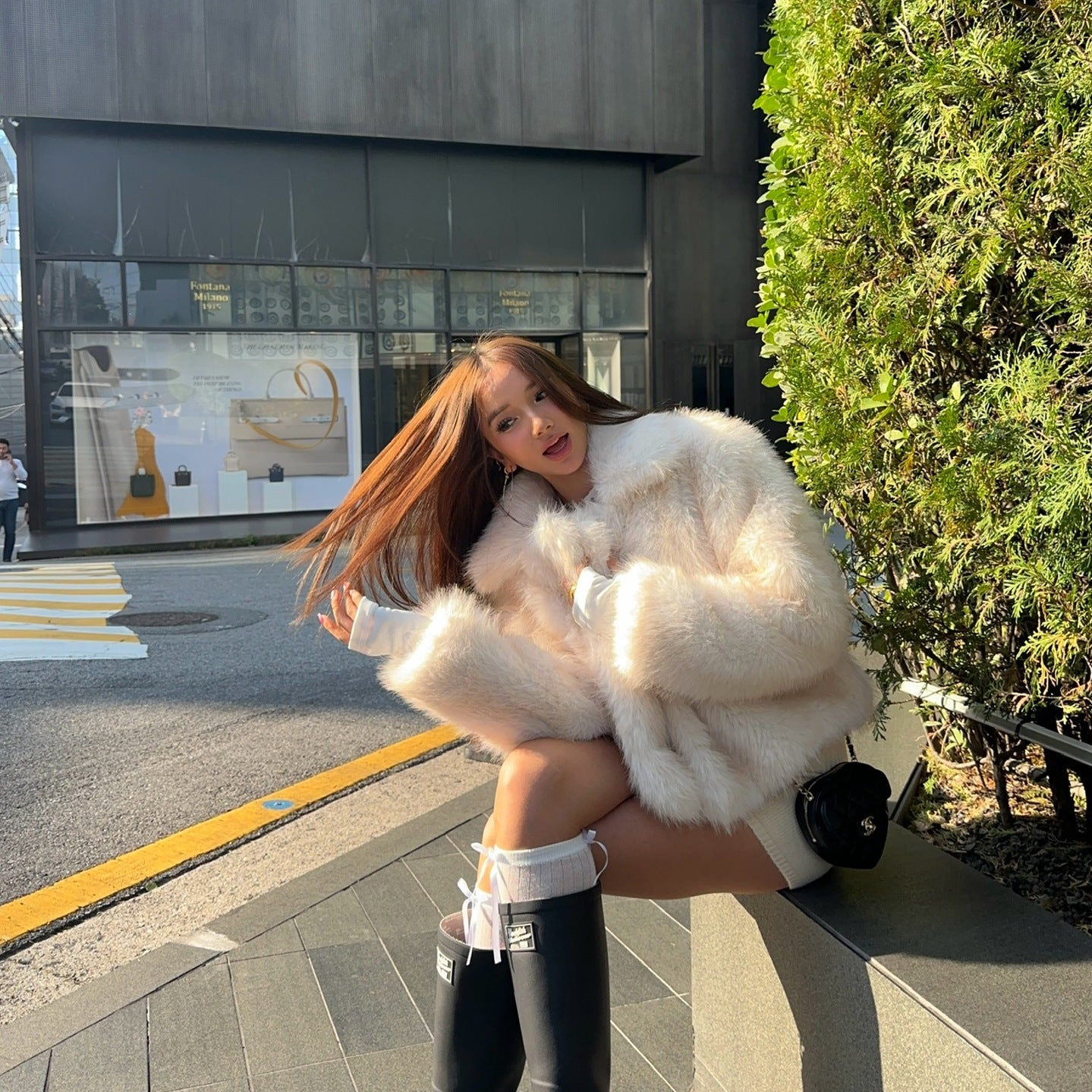 Short loose casual faux fur coat with black leather boots and silver buckle