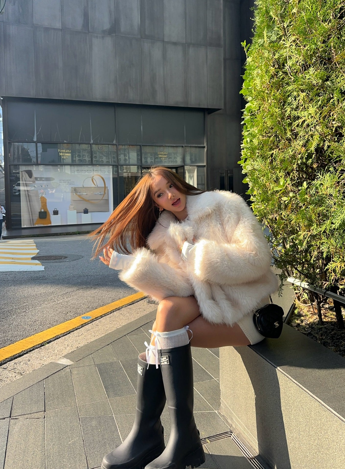 Short loose casual faux fur coat with black leather boots and silver buckle