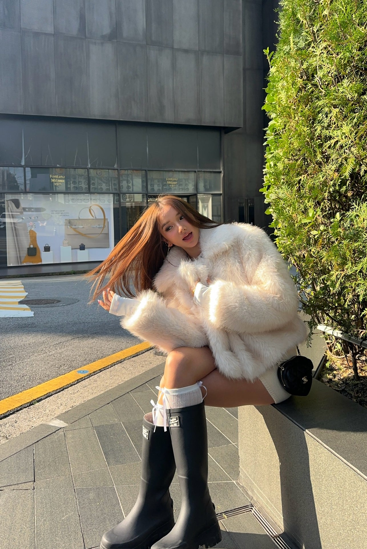 Short loose casual faux fur coat with black leather boots and silver buckle