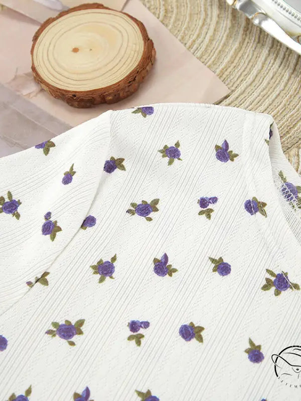 White knitted jacquard printed pajamas with floral pattern