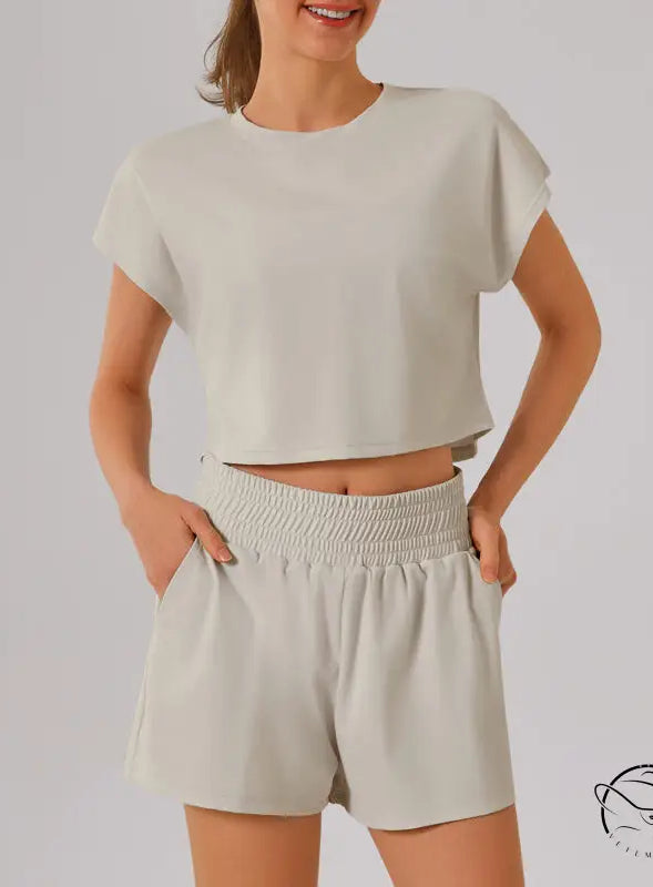 Beige loose sports yoga fitness set with cropped t-shirt and shorts
