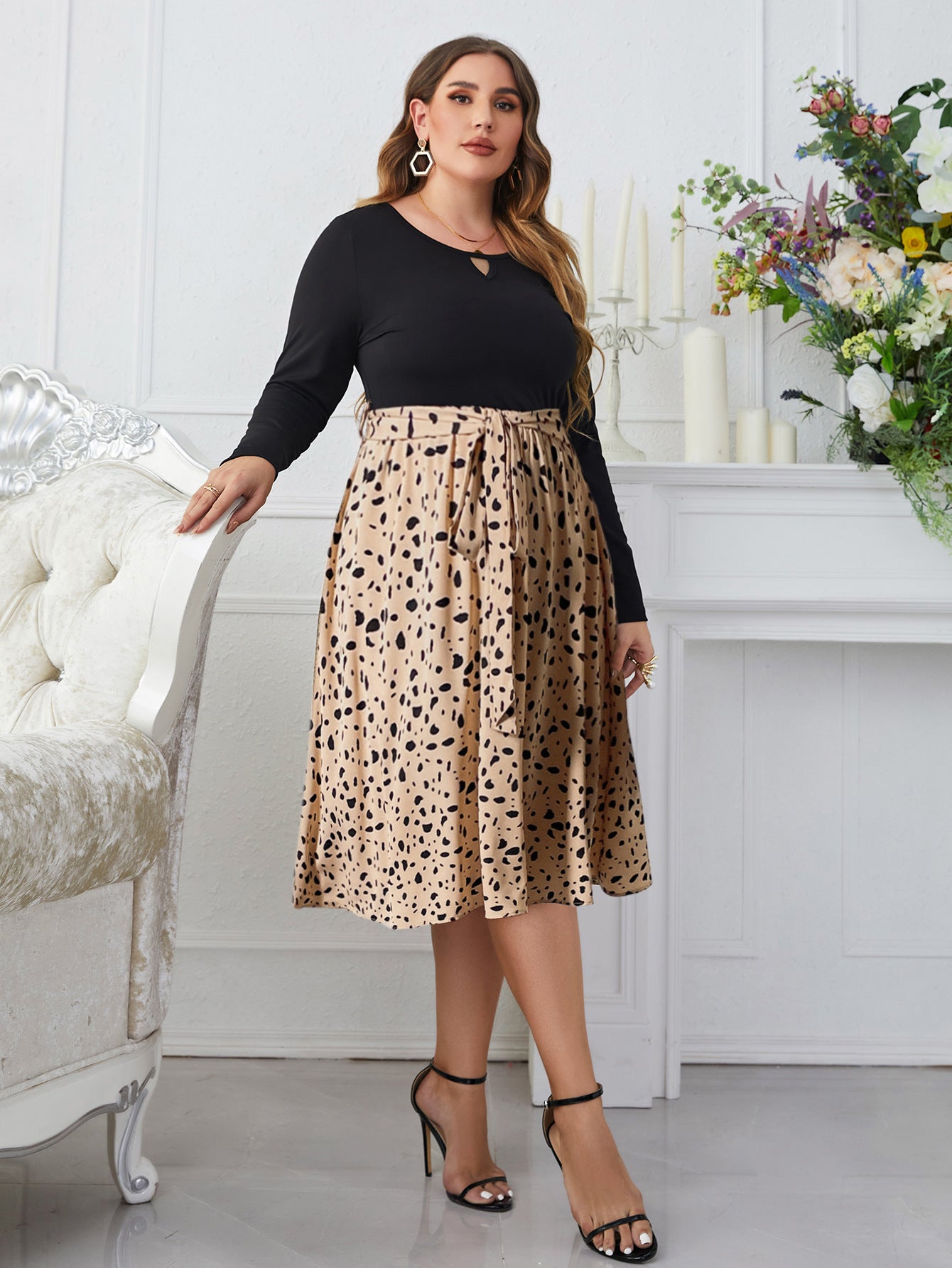 Polka dot printing loose dress featuring a black long-sleeve top and beige pleated midi skirt